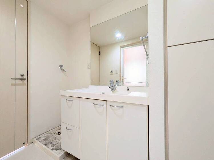 洗面 清潔感を感じられる洗面化粧台。