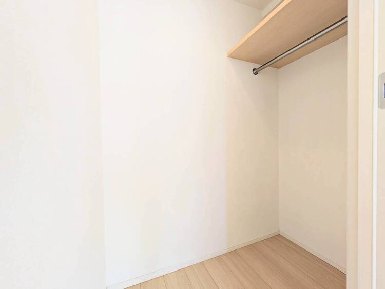 収納 家電やスーツケース、ストック品など何でも片付く嬉しい空間です。