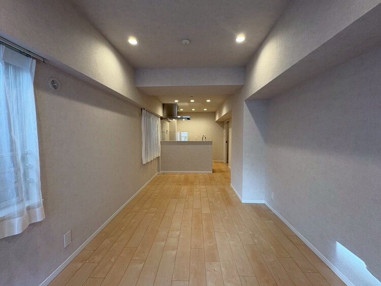 居間 通風・採光に優れ、心地よい光と風が溢れています。