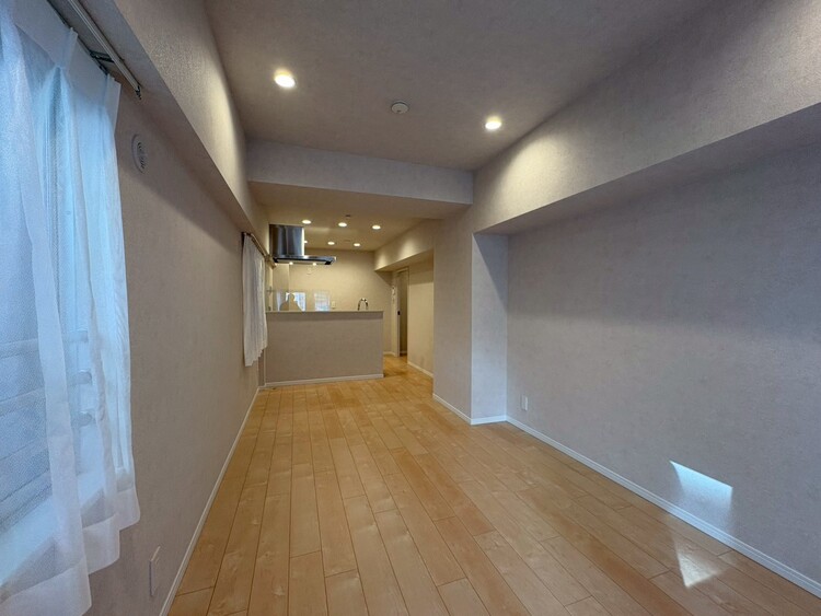 居間 落ち着いた雰囲気に包まれて、伸びやかな空間。