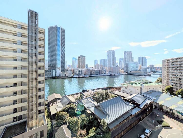 バルコニー 眺望や窓からの景色が良いと、家で過ごす時間も快適です。