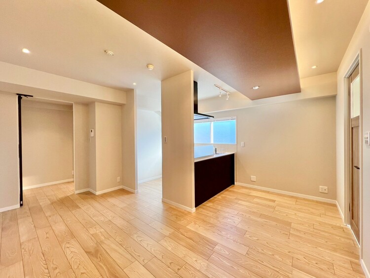 居間 通風・採光に優れ、心地よい光と風が溢れています。