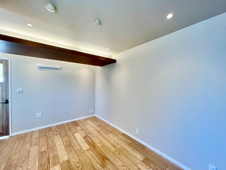 居間 落ち着いた雰囲気に包まれて、伸びやかな空間。