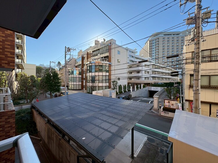 バルコニー 眺望や窓からの景色が良いと、家で過ごす時間も快適です。