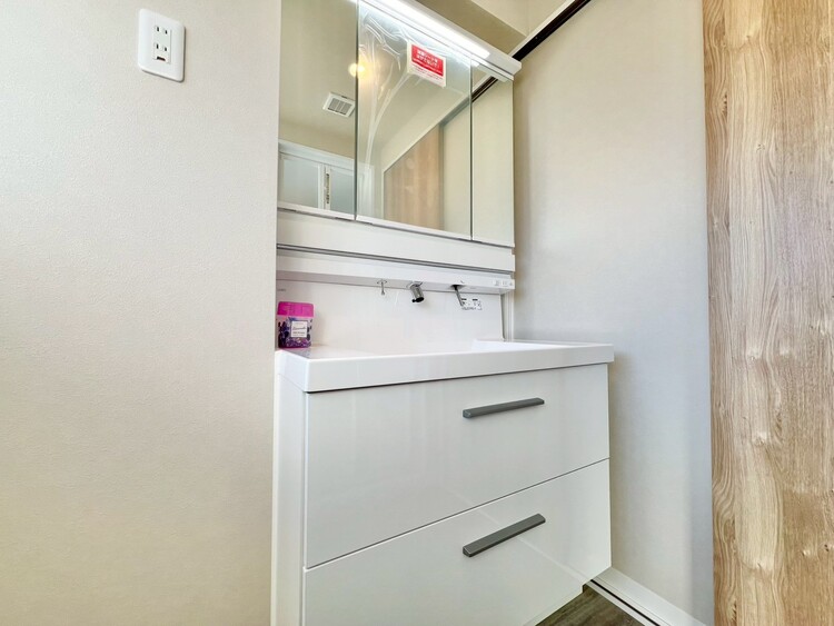 洗面 清潔感を感じられる洗面化粧台。