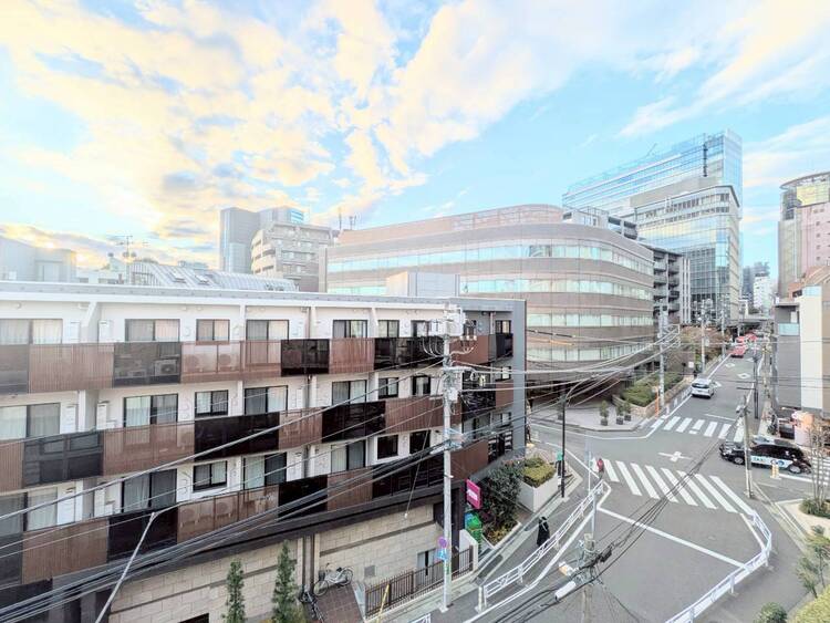 バルコニー 眺望や窓からの景色が良いと、家で過ごす時間も快適です。