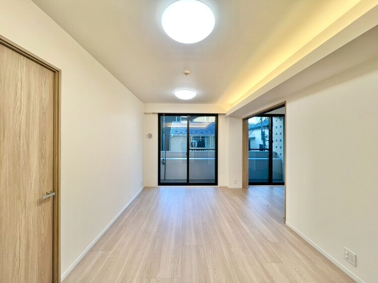 居間 落ち着いた雰囲気に包まれて、伸びやかな空間。