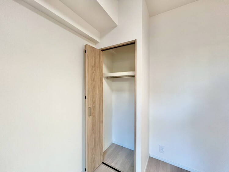 収納 家電やスーツケース、ストック品など何でも片付く嬉しい空間です。