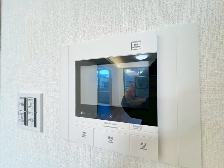 設備 誰が来てもわかる様にモニター付きインターホンを設置。
