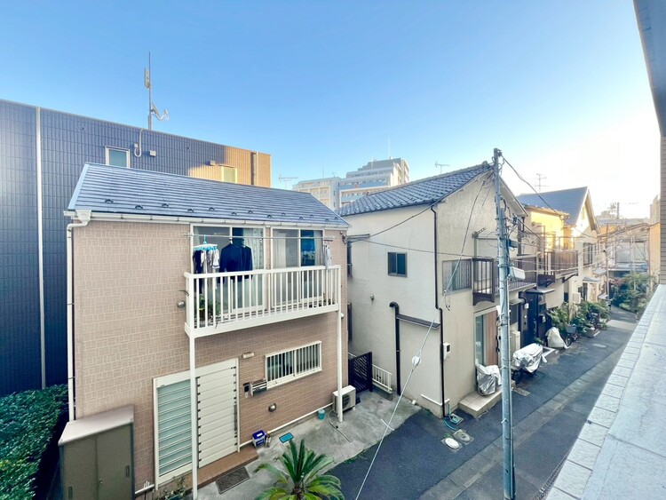 バルコニー 陽当たり・通風・開放感に恵まれた環境です。