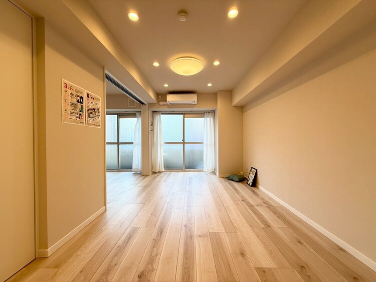 居間 落ち着いた雰囲気に包まれて、伸びやかな空間。