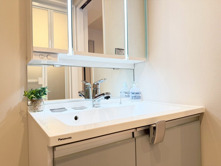 洗面 清潔感を感じられる洗面化粧台。