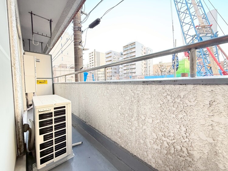 バルコニー 朝の澄んだ空気や、夕方に吹く清々しい風を感じられるバルコニー。