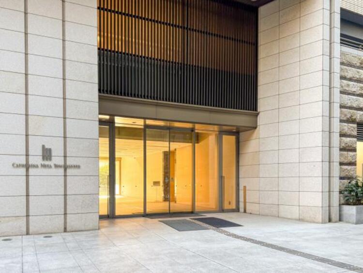 エントランス エントランスは、まさに顔となる場所。シンプルながらも格調高い雰囲気を漂わせています。