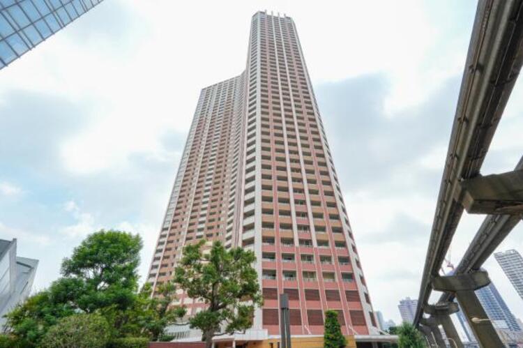 外観 凛とした落ち着いた佇まいの邸宅。お友達などが遊びに来た時も自慢したくなる外観デザインです。