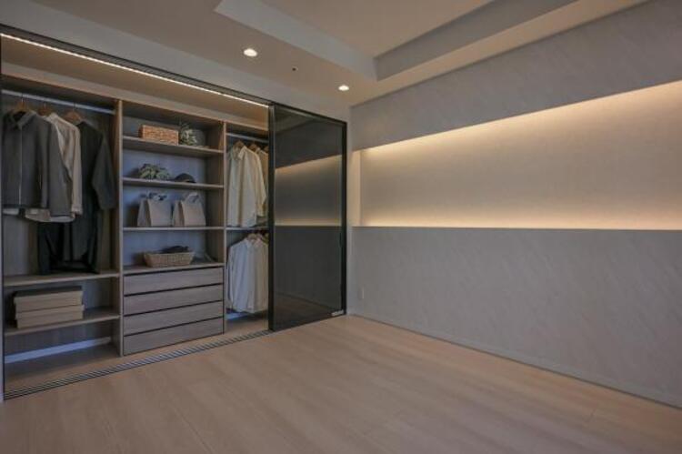 内装 *収納スペースを確保しております。季節のお洋服など保管が可能です。居室内に余計な収納をおく必要がないため、ベッドやお布団を置くスペースが確保できます。