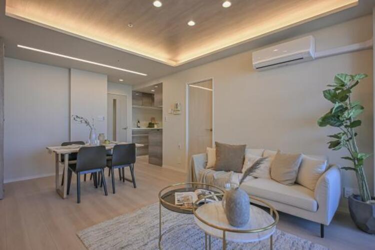 居間 リビングとつながるお部屋は、お友達が遊びに来た時にも使えますし、ちょっと疲れた時にお昼寝できるのも嬉しいですね。