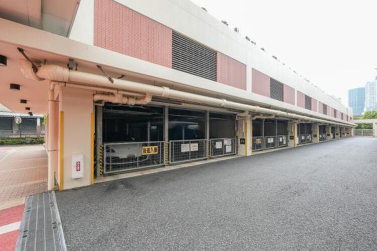 駐車場 敷地内に設けられた駐車スペース