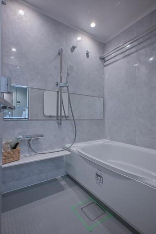 風呂 高級感を演出する内装。くつろぎのスペースにも、癒しのスペースにもなる心休まる空間です。