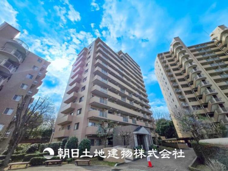 外観 デザインされた空間と競い合うかのような充実した建物となっております。