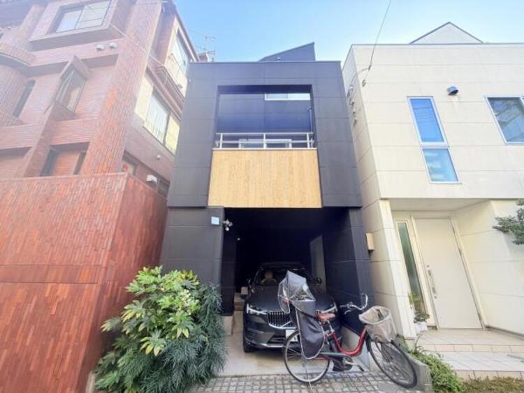 外観 ●〇住むほどに深まる愛着、使い込むほどに馴染む風合いを大切にしていただけるデザインに。周辺の利便性や豊かな住環境など立地面でも魅力が多く、今も、これからもずっとここで生活したい。そう思える住宅です〇●