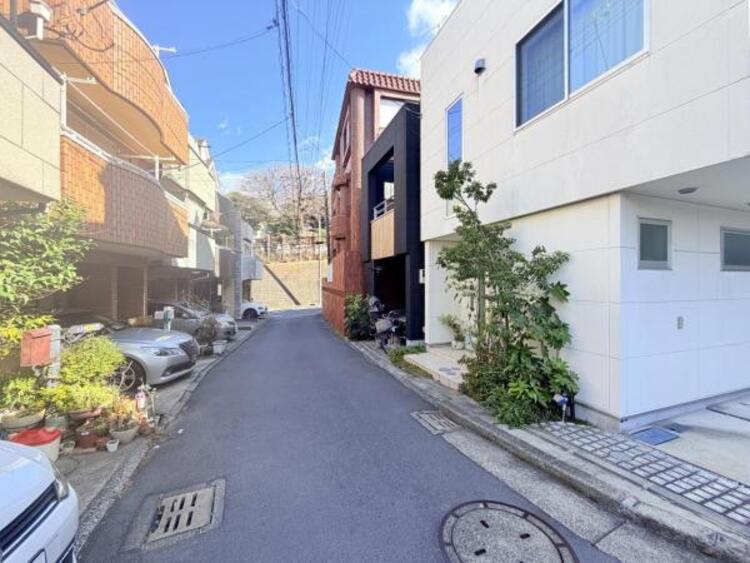 外観 ●〇光と風が行わたる開放感あふれる邸宅　春には気持ちの良いそよ風、冬には朝の暖かな光　季節の移り変わりを感じる暮らしを実現。四季の移ろいを感じる事ができる住宅は生活に潤いを与え、豊かな心を育みます〇●