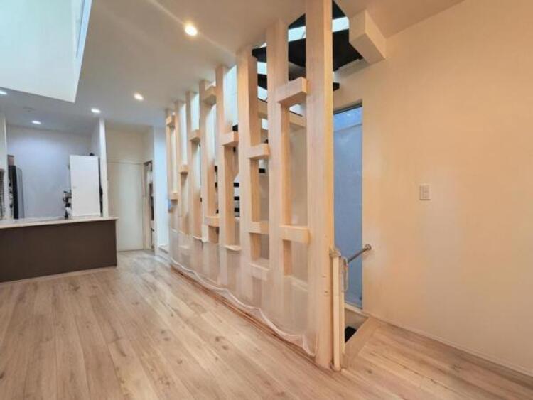 キッチン ●〇見た目はスタイリッシュ、中身は家事ラク主義。回遊動線やたっぷりの収納など暮らしのストレスを小さくする工夫を丁寧に詰め込んだ、頼れる一邸です。忙しい毎日に、ちょっとした余裕をくれる家です。〇●