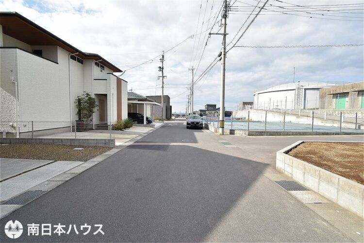 外観 【前面道路】北向きの前面道路です！