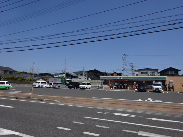 周辺 【セブンイレブン鹿児島川上町店】鹿児島市川上町にあるコンビニです。サービス・設備　ATM、マルチコピー機、お会計セルフレジ、店舗留置サービス、セブンミール、たばこ、お酒、… 徒歩 約6分（約420m）