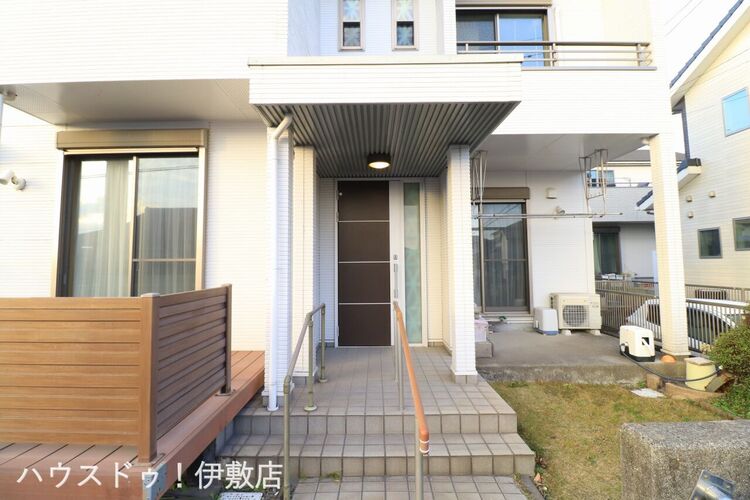 その他 【エントランス】落ち着いた雰囲気のエントランス。毎日帰ってきた時の安心感を与えてくれます