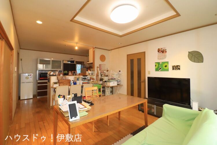 居間 【リビング】室内は綺麗に使われており、程度良好です！ぜひ実物をご覧ください