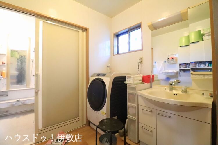 その他 【洗面所】少し広めの洗面所。窓もついており、自然換気が可能です