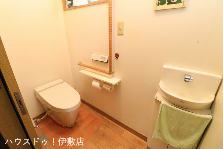 その他 【1Fトイレ】タンクレストイレで広々とした空間。手洗器付です！