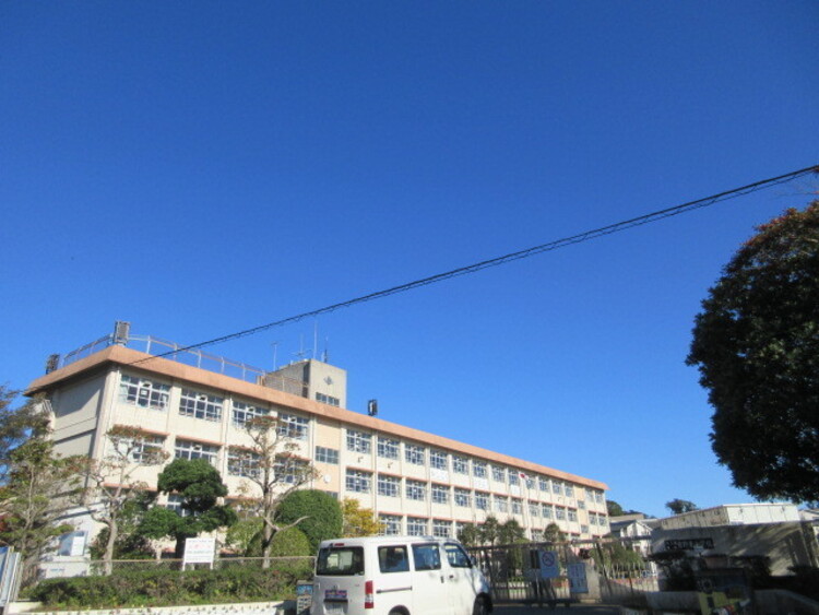 周辺 吉野東小学校【鹿児島市立吉野東小学校】は、吉野町に位置する1981年創立の小学校です。令和3年度の生徒数は1161人で、48クラスあります。校訓は「かしこく　なかよく… 徒歩 約18分（約1400m）
