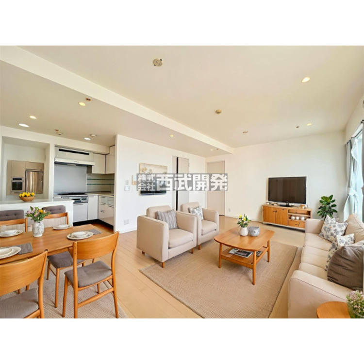 居間 【配置してある家具や小物はCGによるイメージです】