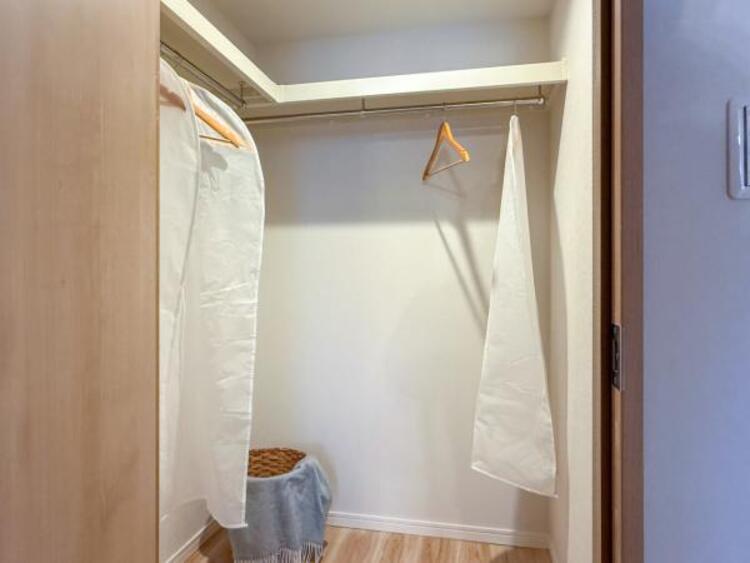 収納 ウォークインクローゼットには普段使わない季節用品やトランクなど、大きなものもラクラク収納できます。