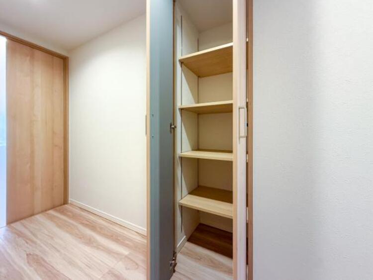 収納 空間を効率的に利用し収納スペースを確保。一日の始まりと終わりを美しく演出します。