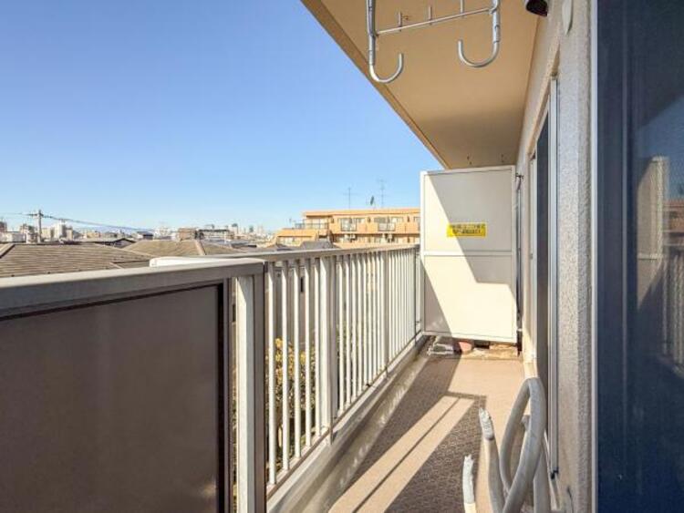 バルコニー 洗濯物もしっかり干せる、実用性の高いバルコニーです。