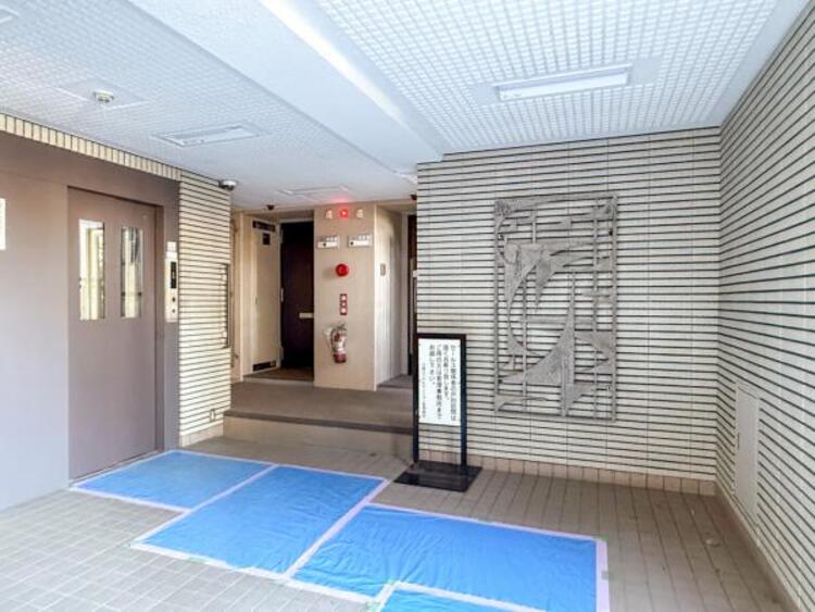 エントランス 清潔感のある明るいエントランスが、毎日の帰宅を心地よく迎えてくれます。