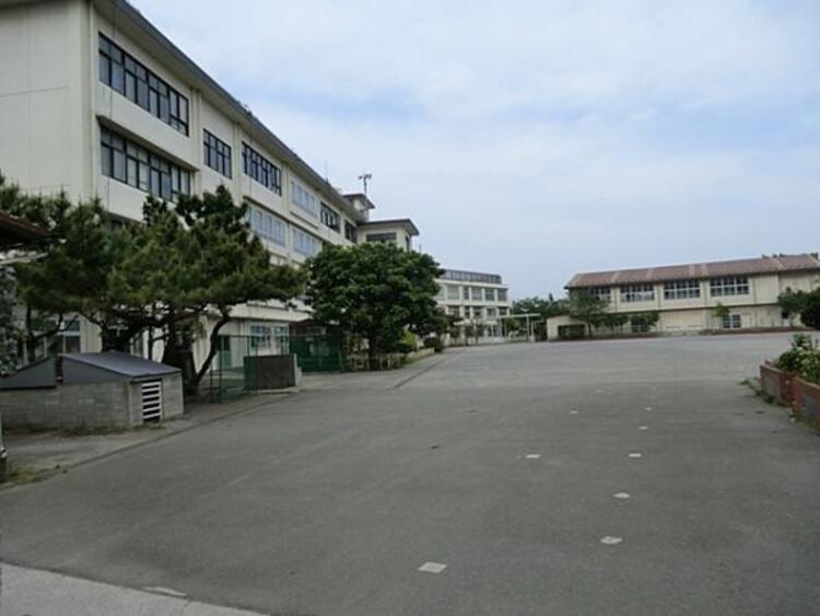周辺 川崎市立四谷小学校	435m