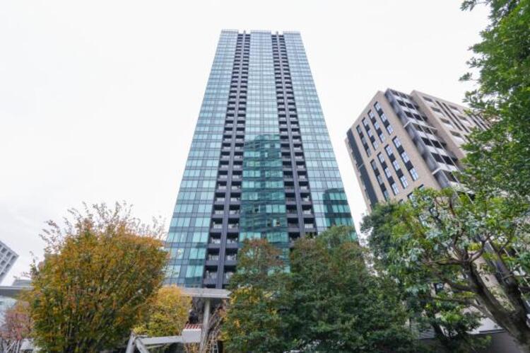 外観 凛とした落ち着いた佇まいの邸宅。お友達などが遊びに来た時も自慢したくなる外観デザインです。