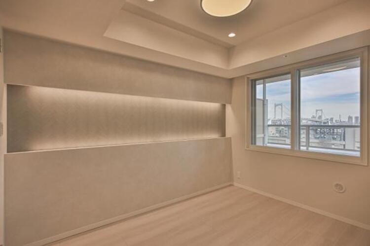 内装 勾配天井ではない室内は二段ベッドや大型のタンスなどの配置が可能です。住まう方自身でカスタマイズして頂けるようにシンプルにデザインされております。自由度が高いので現地にて配置などを打ち合わせさせて頂きます。