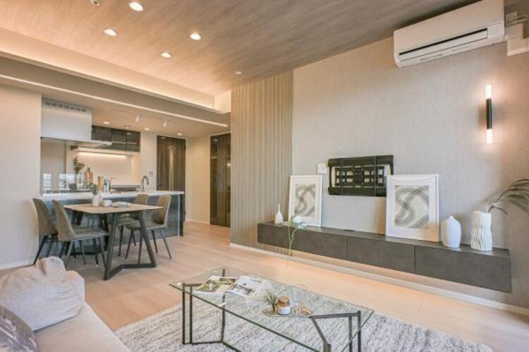 居間 それぞれが思い描く理想の「ライフスタイル」や「ライフステージ」を実現するため、住む人がいつまでも心地良さを感じ続けられる多様な住空間を創造します。