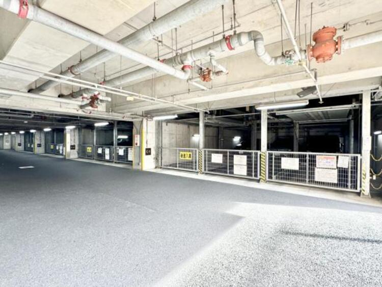 駐車場 カースペース有　敷地内にカースペースを確保。思い立ったらすぐにドライブを楽しめます。駐車場を借りる必要もないので、余分な出費を抑えることもできます。