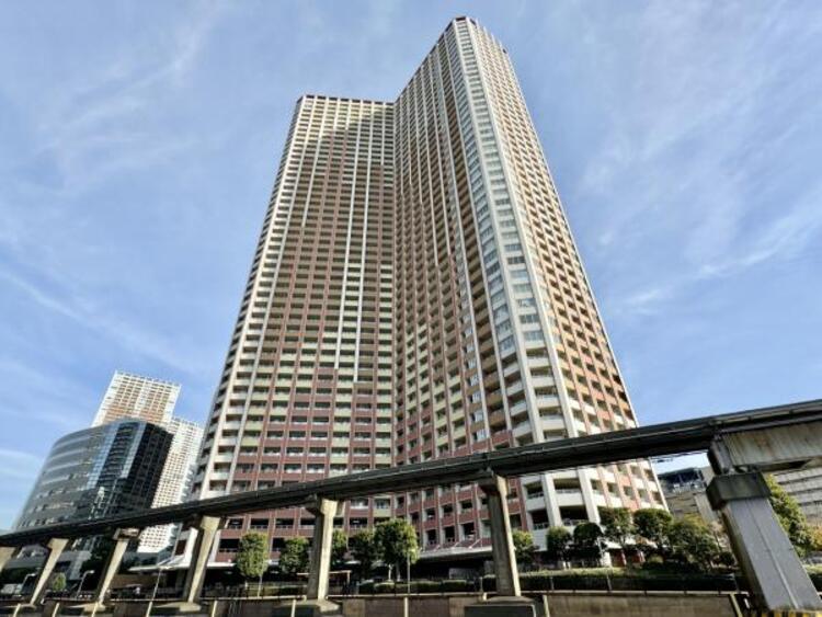 外観 各棟によって暖かい日差しの入り方・見え方も違うお住まい。実際の日当たりや現地の雰囲気もご確認くださいませ。