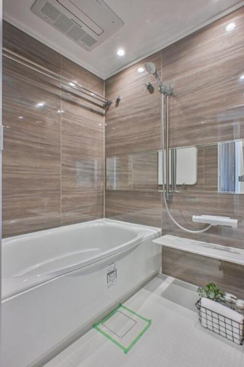 風呂 １日の疲れを癒してくれる広々とした浴室は癒しの空間としてカスタマイズが可能です。