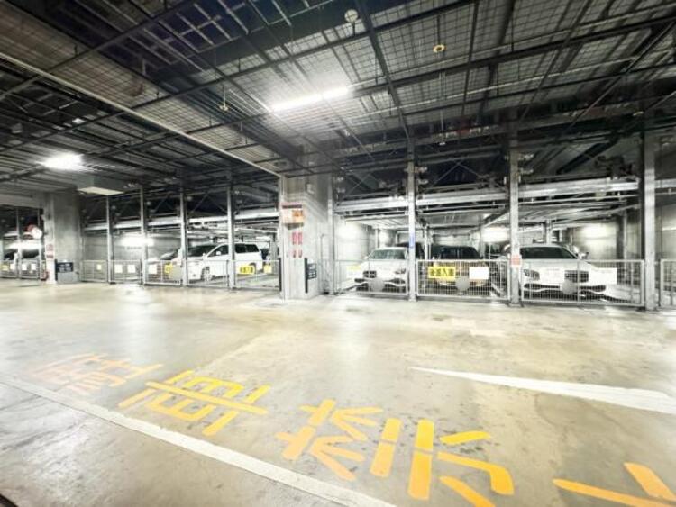 駐車場 敷地内に設けられた駐車スペース