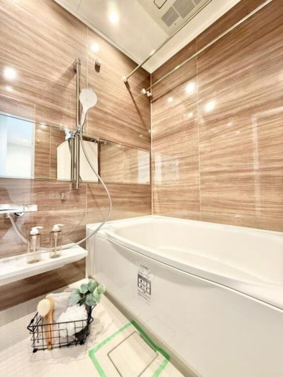 風呂 １日の疲れを癒してくれる広々とした浴室は癒しの空間としてカスタマイズが可能です。