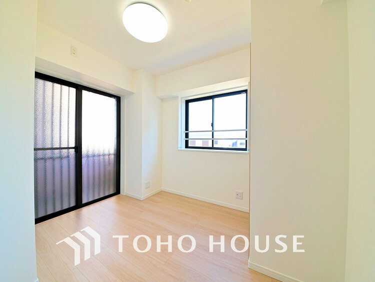 内装 採光もある洋室は、くつろぎのひと時を過ごすのにぴったり