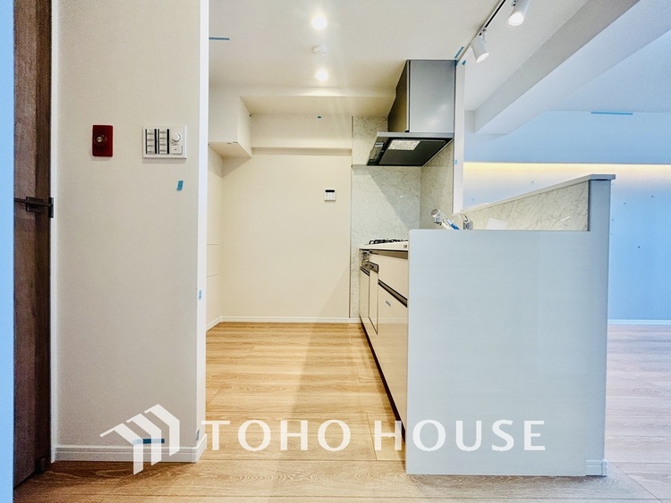 キッチン シンプルな部屋の雰囲気に溶け合うナチュラルキッチン